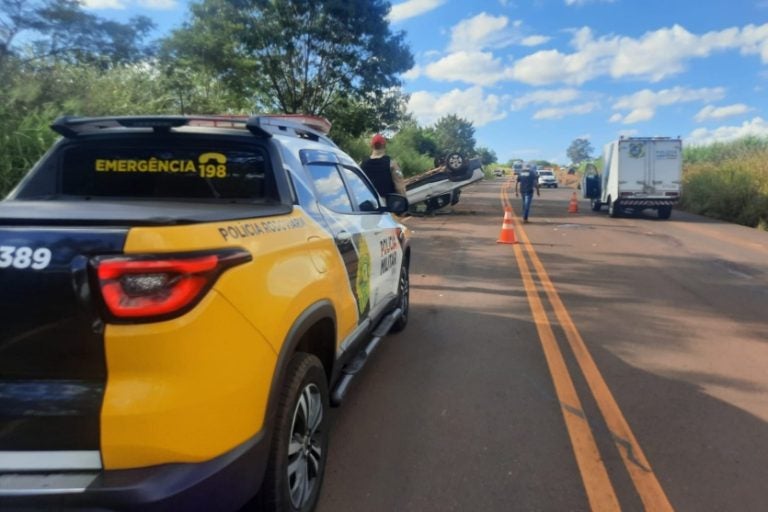 Idoso Morre: o acidente ocorreu após a vítima perder o controle do veículo e colidir contra um barranco.