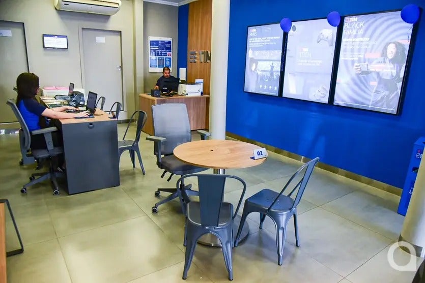 Imperdível Tim Black Iphone 16e 256gb Em Até 21x No cartão (1)