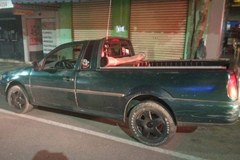 Jovem é flagrado dirigindo: