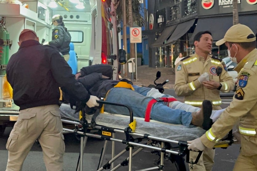 Jovem Fica Ferido Após Colisão Entre Moto E Caminhão No Centro (1)