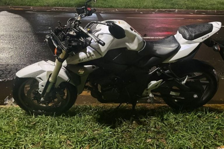 Motociclista Fica Ferido Após Colisão Com Dois Veículos E Poste Em Umuarama
