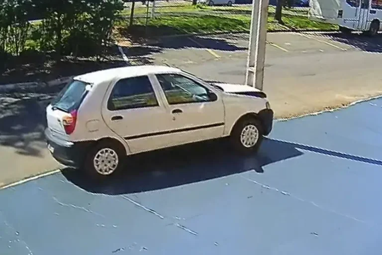 Motorista Colide Com Poste E Deixa O Local Dirigindo Em Cruzeiro Do Oeste