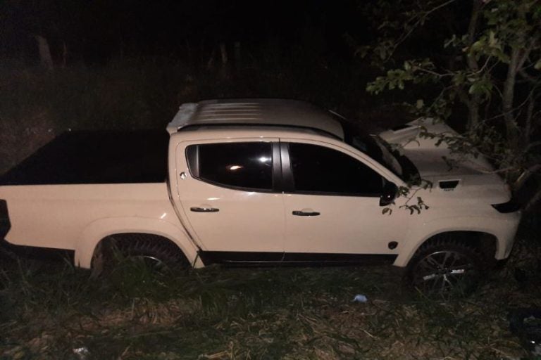 Motorista Fica Ferido Após Picape Colidir Contra árvore Na Pr 482, Em Umuarama