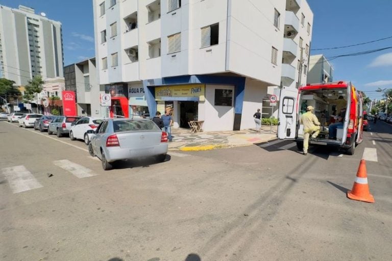 Motoristas Saem Ilesos De Colisão Em Cruzamento Movimentado De Umuarama; Vídeo