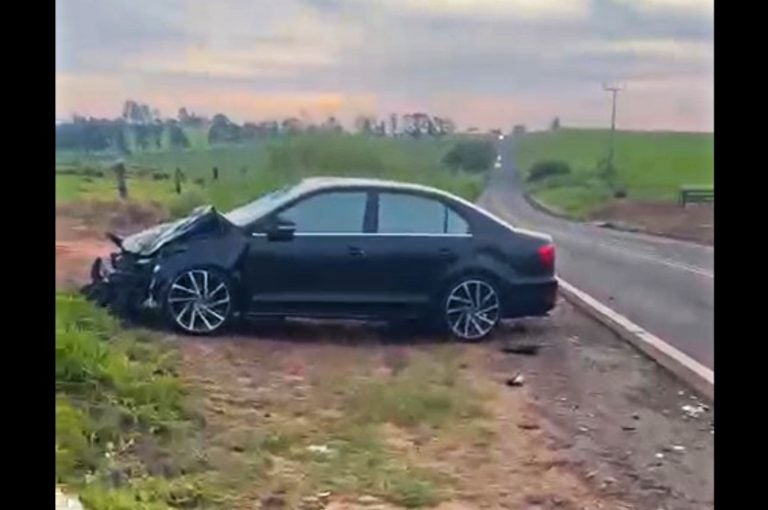 Mulher Fica Ferida Após Veículo Bater Em Bois Na Rodovia Pr 482 (1)