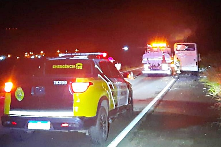 Ônibus Pega Fogo Em Rodovia Da Região Após Falha Mecânica