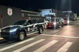 Operação Cerco III: Ao todo, 25 agentes cumprem seis ordens judiciais — cinco de busca e apreensão e uma de prisão preventiva.