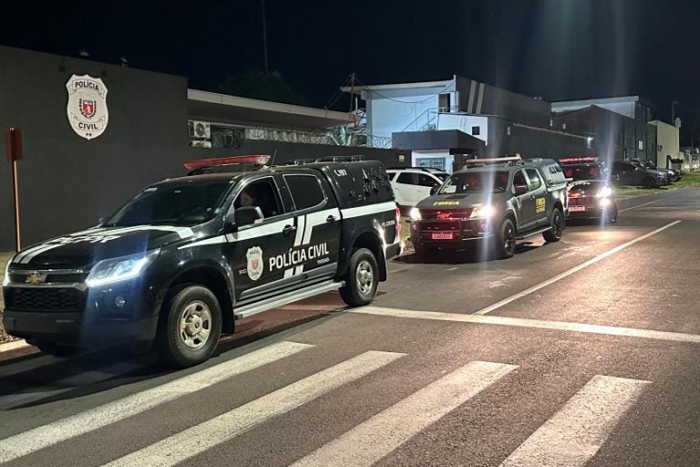 Operação Cerco III: Ao todo, 25 agentes cumprem seis ordens judiciais — cinco de busca e apreensão e uma de prisão preventiva.