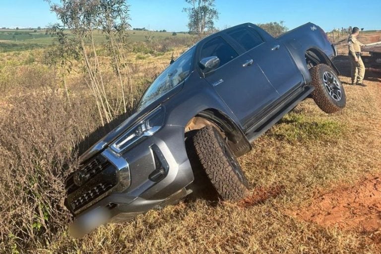 Polícia Militar Recupera Caminhonete Furtada Em Estrada Rural De Iporã