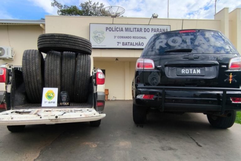 Polícia apreende pneus: a apreensão ocorreu após denúncia anônima.