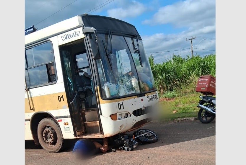 Tapejara Motociclista Fica Preso Embaixo De ônibus Após Colisão (1)