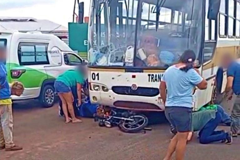 Tapejara Motociclista Fica Preso Embaixo De ônibus Após Colisão (2)