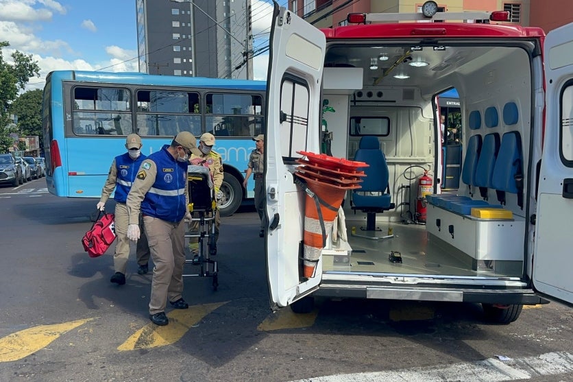 Umuarama Passageira De ônibus Fica Ferida Após Colisão No Centro (2)