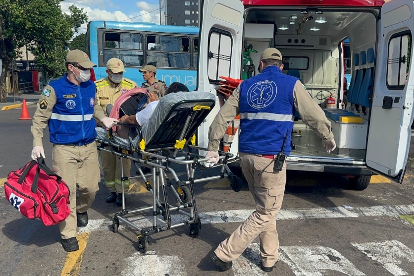 Umuarama Passageira De ônibus Fica Ferida Após Colisão No Centro (3)