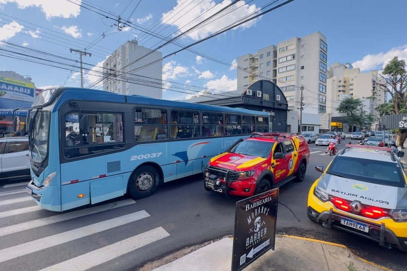 Umuarama Passageira De ônibus Fica Ferida Após Colisão No Centro (4)