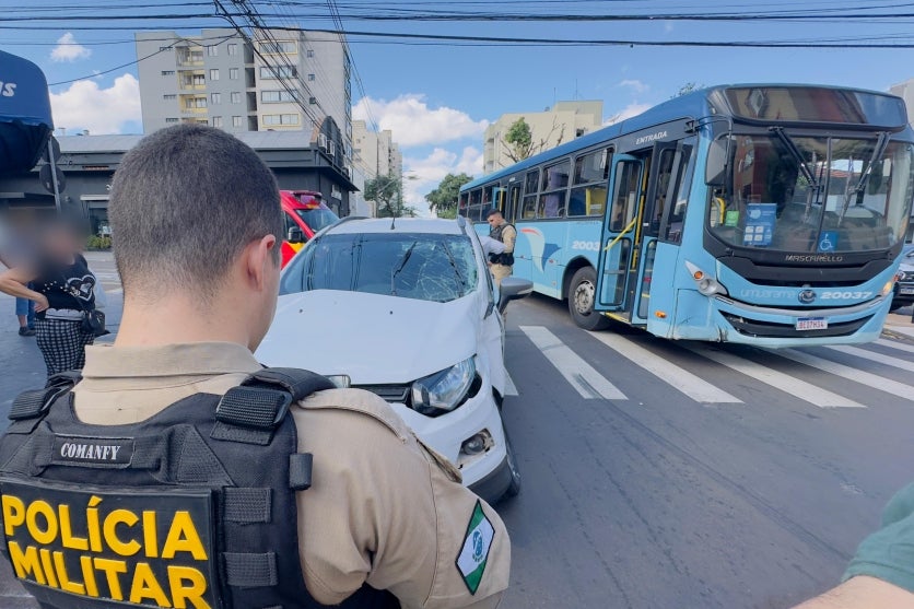 Umuarama Passageira De ônibus Fica Ferida Após Colisão No Centro (6)