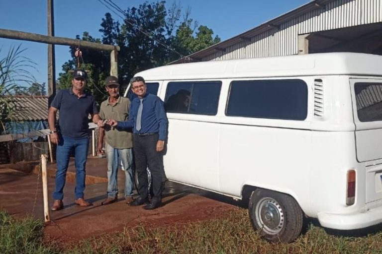 Família De Francisco Alves Doa Kombi à Uopeccan Em Nome Da Matriarca