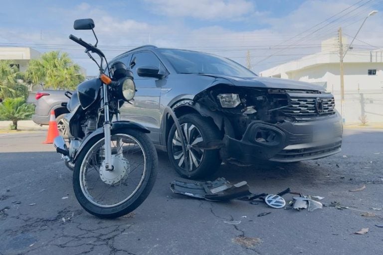 Acidente Entre Carro E Moto Deixa Jovem Ferido