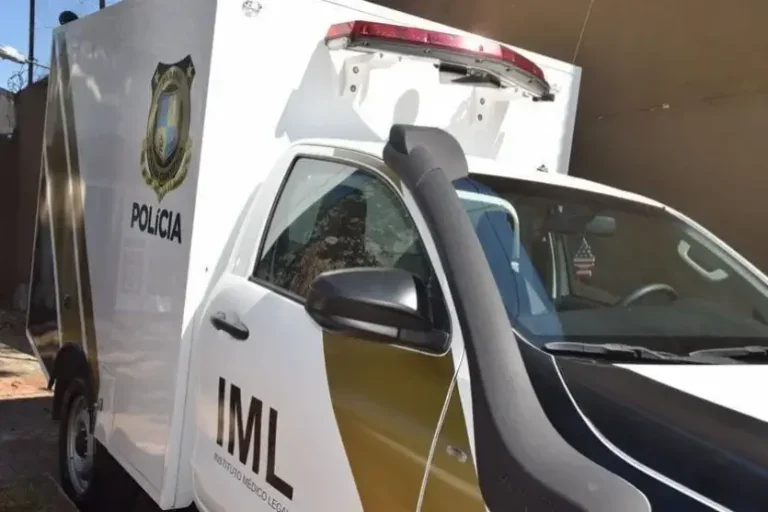 Adolescente morre: o adolescente ficou preso sob o trator e submerso na água