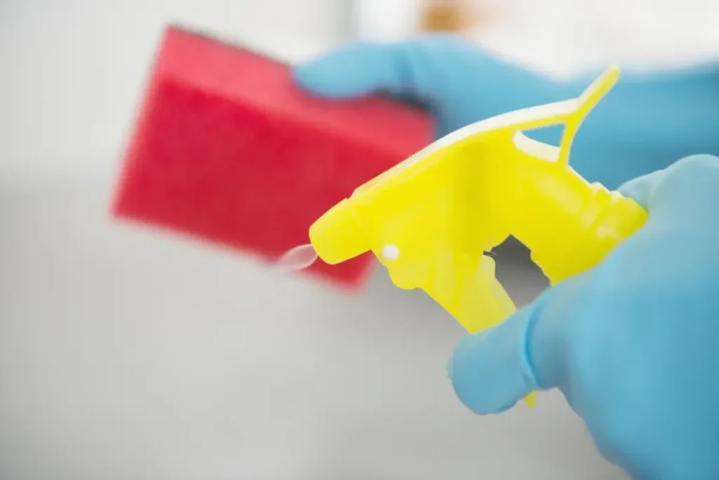 Água Sanitária Funciona Pura Ou Diluída Tire A Dúvida E Evite Erros 3