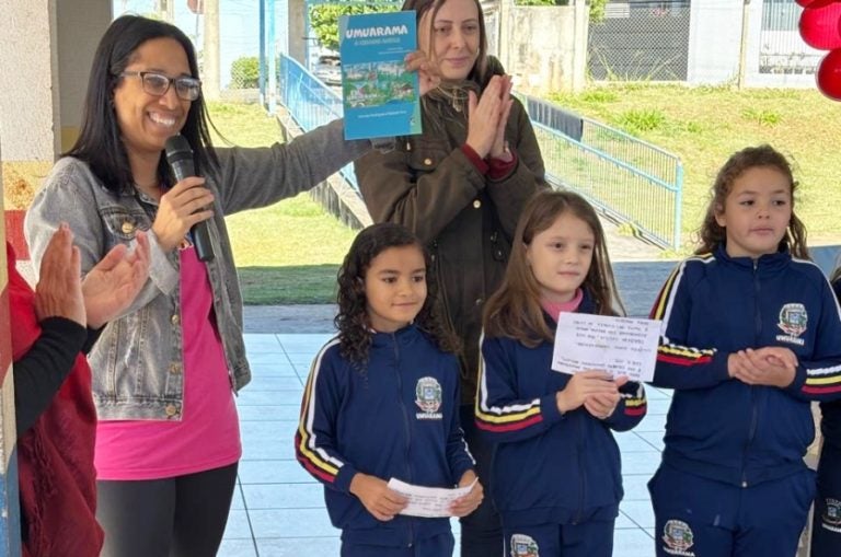 Alunos Lançam Livro Para Comemorar Os 70 Anos De Umuarama (4)