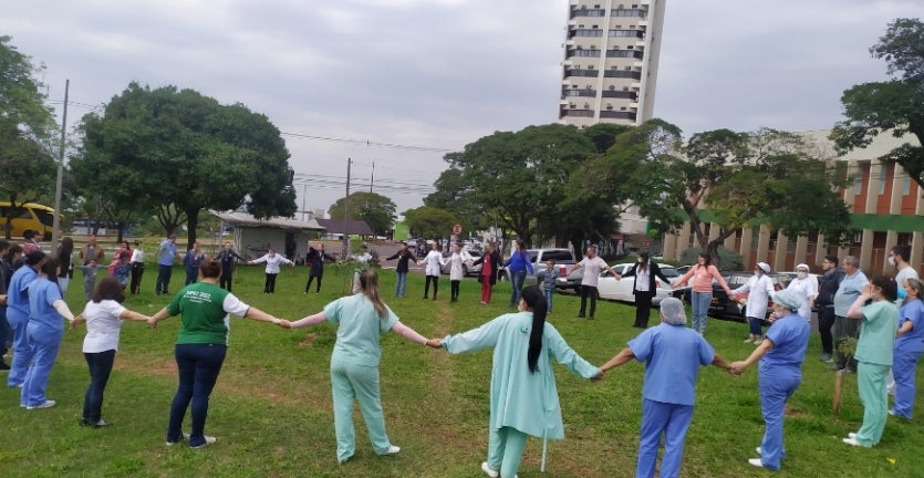 Cemil incentiva cuidados com árvores da Praça Oscar Thompson