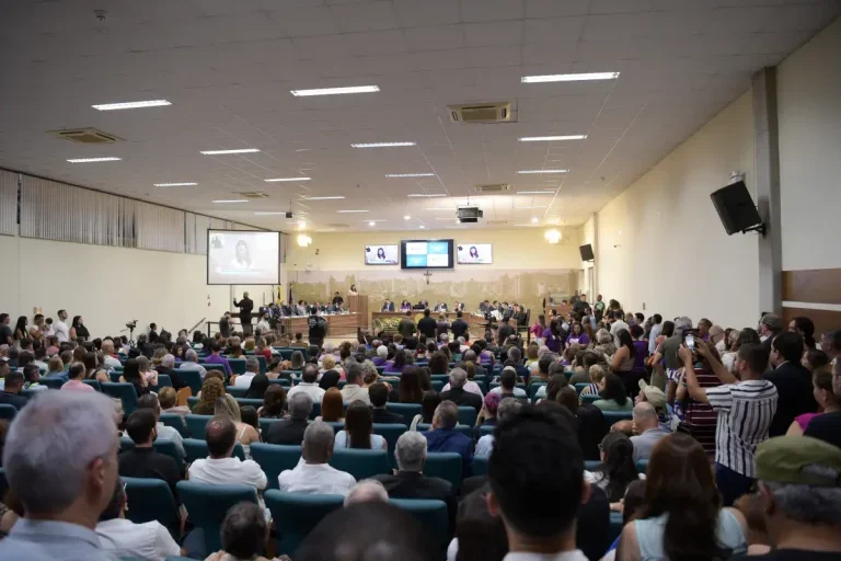 Confusão Na Votação Leva Vereadores A Aprovarem Corte De Cargos