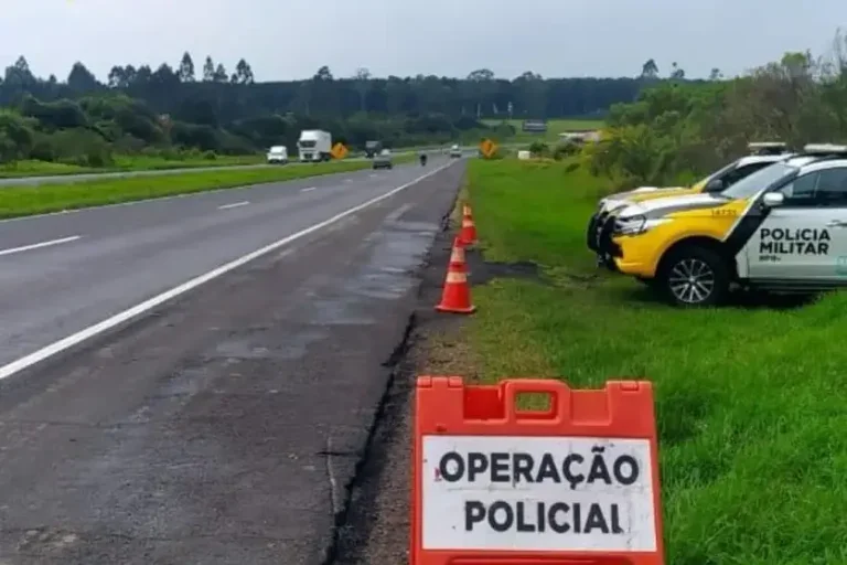 Corpus Christi: dezesseis motoristas são flagrados no teste do bafômetro e cinco acabam presos por embriaguez ao volante.