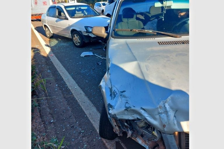 Engavetamento Envolve Três Carros E Um Caminhão Na Pr 323 (1)