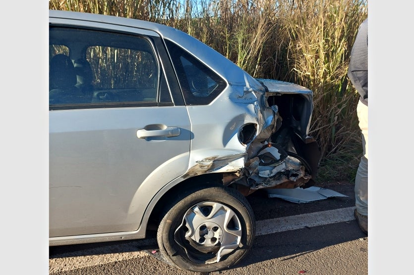 Engavetamento Envolve Três Carros E Um Caminhão Na Pr 323 (6)
