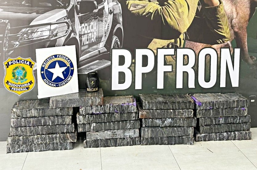 Equipes Apreendem Carro Carregado Com Maconha Em Perobal (1)