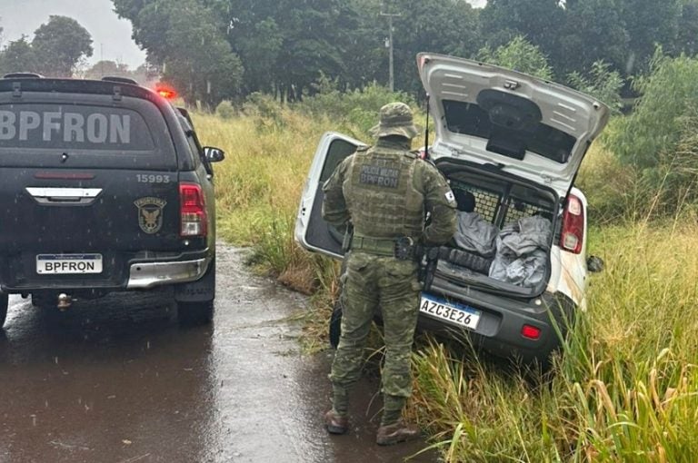 Equipes Apreendem Carro Carregado Com Maconha Em Perobal (2)