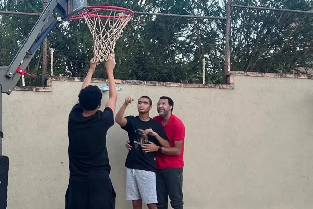 Família Divulga Primeira Foto De Pedro Severino Em Casa 4