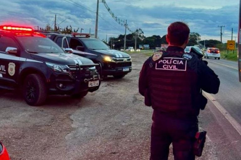 Homem é preso: em 2023, a vítima já havia pedido medidas protetivas contra o suspeito, que tem histórico de agressões.