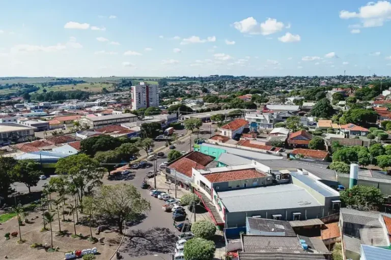Jovem com tornozeleira eletrônica: o flagrante aconteceu na manhã desta segunda-feira (2).