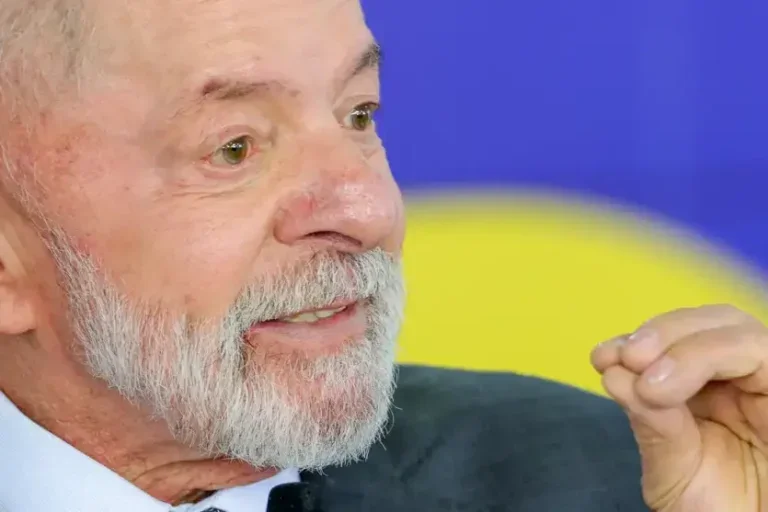 Lula defende aumento de impostos: