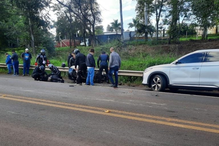 Motociclista E Passageira Ficam Feridos Em Acidente Com Três Veículos Na Pr 323