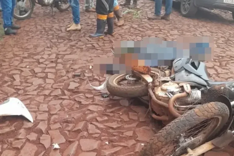 Motociclista morre: moradores da região relataram que uma forte neblina estava presente no momento da colisão.
