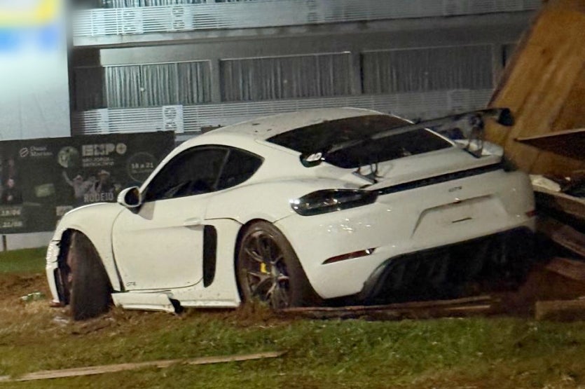 Motorista Faz Exibicionismo Com Carro De Luxo E Outro Bate Veículo (2)