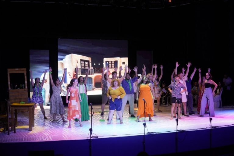 Musical Mamma Mia: o espetáculo é produzido pela Cia Schubert da Fundação Cultural de Umuarama.
