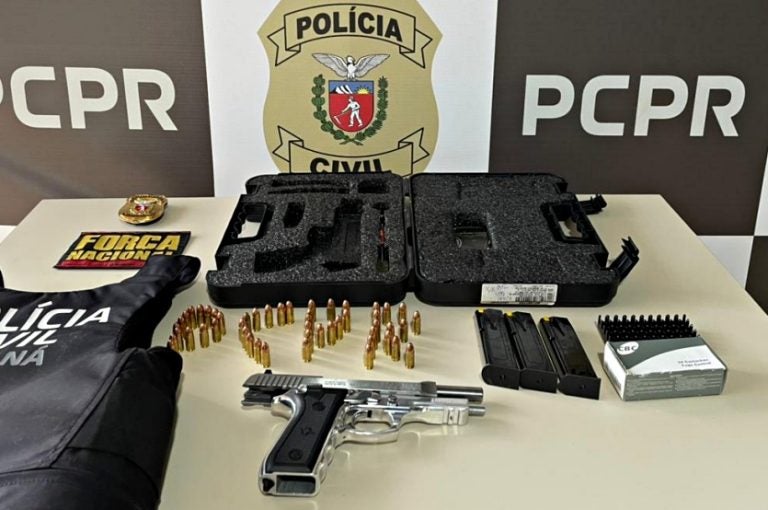 Policiais Prendem Homem Com Arma De Fogo De Calibre Restrito