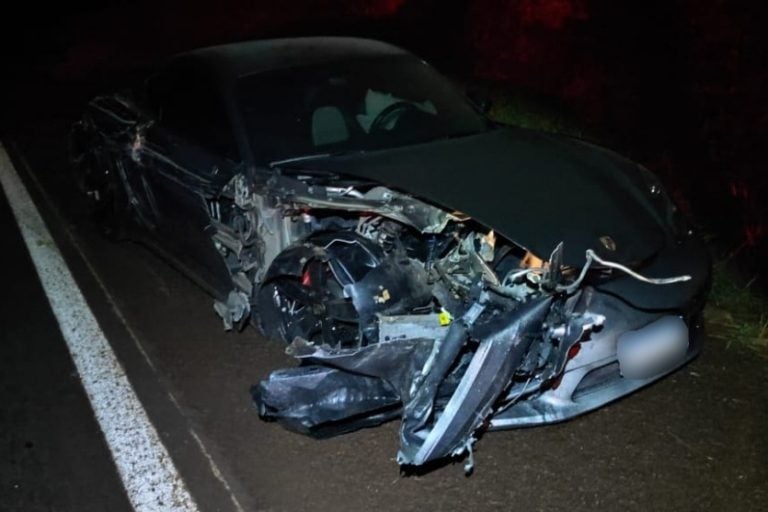 Porsche bate: o acidente foi o segundo em menos de 24 horas envolvendo veículos desta marca na região.