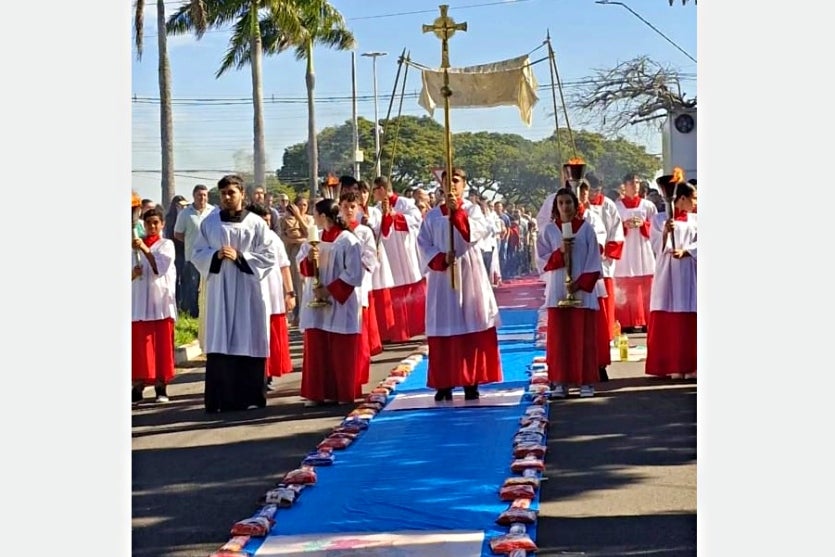 Tapetes De Corpus Christi Coloriram As Ruas Em Expressão De Fé (1)