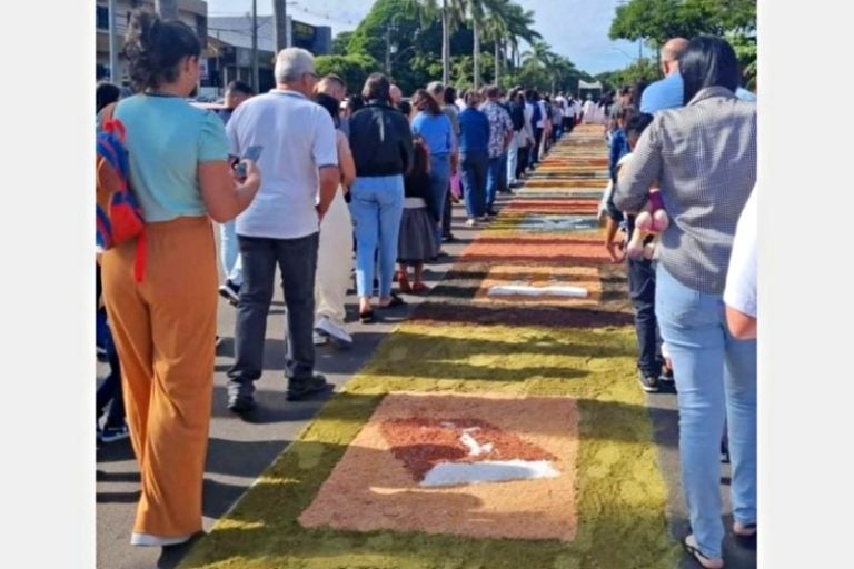 Tapetes De Corpus Christi Coloriram As Ruas Em Expressão De Fé (3)