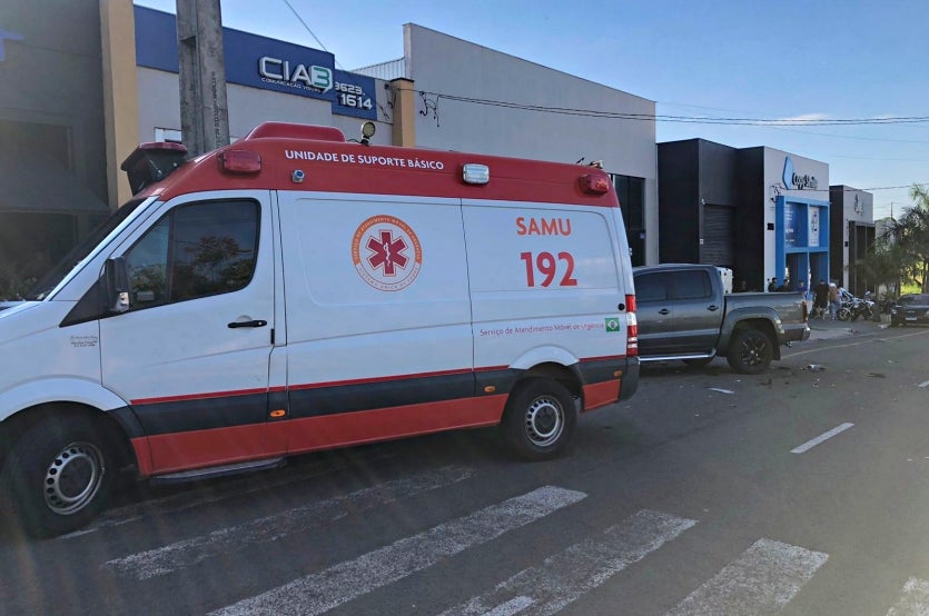 Umuarama Colisão Na Avenida Rio Grande Do Sul Deixa 2 Feridos (2)