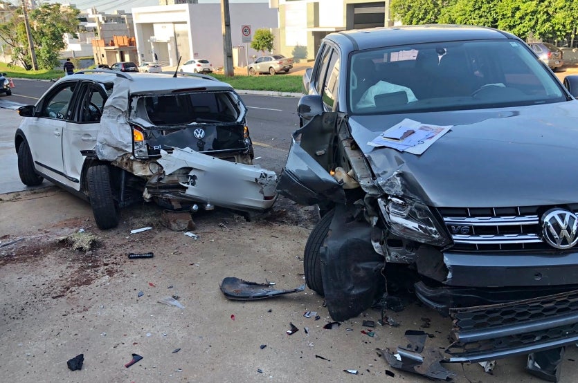 Umuarama Colisão Na Avenida Rio Grande Do Sul Deixa 2 Feridos (4)