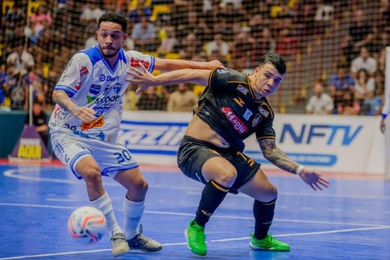 Umuarama Abre O Placar, Mas Magnus Reage E Vence Por 2 A 1 No Amário Vieira