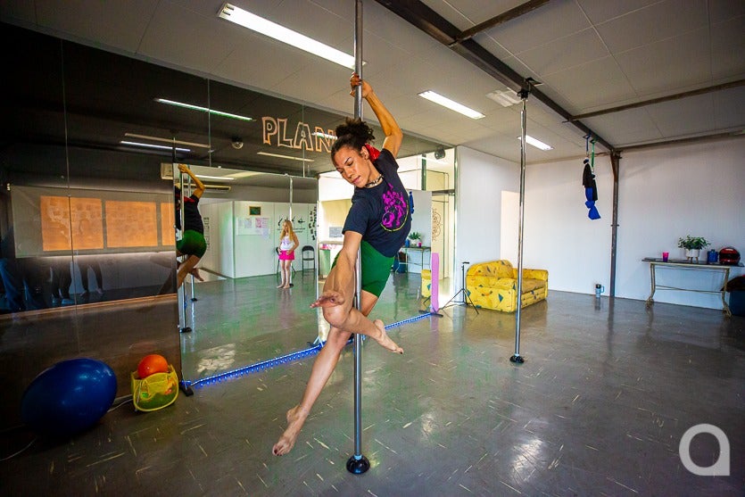Pole Dance (18)