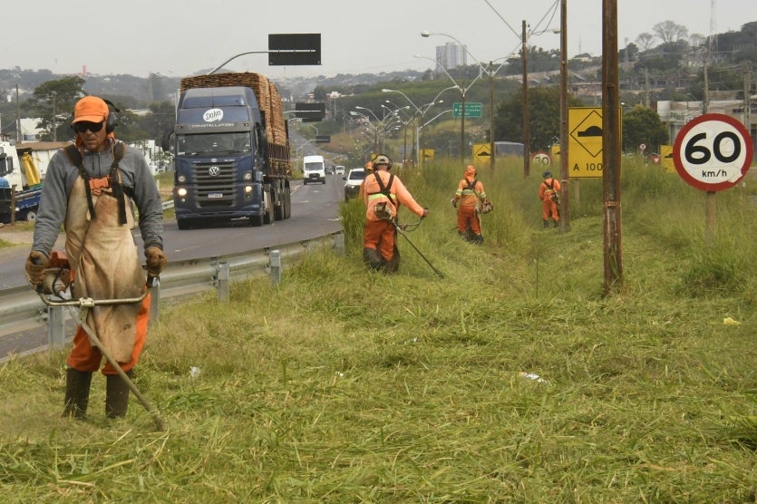 Após Pedido De Scanavaca, Der Inicia Roçada Do Mato Na Pr 323 (4)