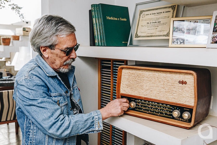 Arquiteto Exibe Coleção De Discos De Vinil 10